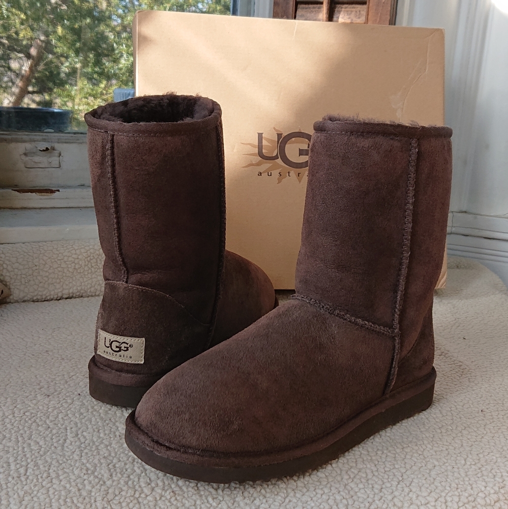UGG "Classic II" Short Lined Leather Boot